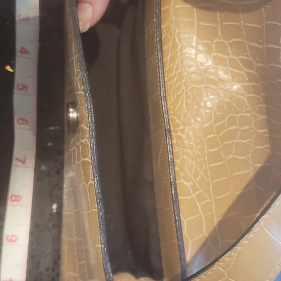 Guess Purse - Picture 4 of 4